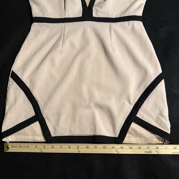 Missguided Nude Mini Dress Deep V Neck Womens Size 10 - Picture 7 of 13